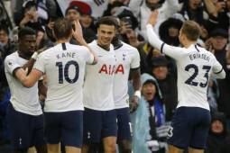 El Tottenham remontó el duelo gracias a los goles de Harry Kane y Dele Allí, el equipo de Londres ocupa el quinto puesto de la tabla de posiciones.