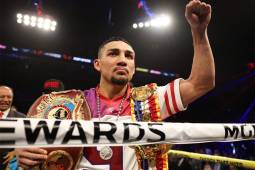 Teófimo López sigue siendo el rey en la categoría peso superligero del boxeo luego de derrotar a Jamaine Ortiz.