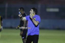 Héctor Vargas durante el encuentro ante el Vida en la jornada 9 del Torneo Clausura 2021-22 en La Ceiba. Foto: Neptalí Romero.