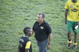 Carlos Tábora, técnico del Parrillas One, reflejó su malestar tras la derrota 0-1 ante el Platense. Foto Neptalí Romero