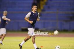 Juan Ramón Mejía durante uno de sus calentamientos con la Selección de Honduras.