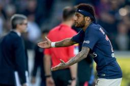 En el último partido del PSG, Neymar marcó gol y dio asistencia.