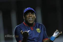 Hernán Medford durante uno de sus encuentros con el Real España. Foto: Neptalí Romero.