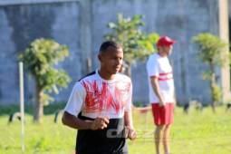 Ovidio Lanza durante su primera sesión de entrenamiento este martes con el Vida en La Ceiba.