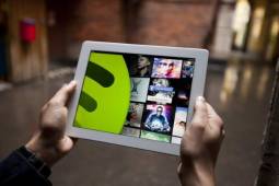 Spotify anunció una serie de asociados, entre ellos la BBC, Comedy Central, ESPN, y MTV.
