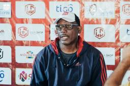 Vida destituye al técnico Raúl Sambulá tras encaminarse al descenso; los dos candidatos a reemplazarlo