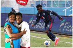 El volante de Motagua Carlos Mejía junto a su madre, Gladys Marina Estrada.