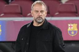 No quiere ir a la Premier League: le ruega a Hansi Flick para quedarse en el Barcelona