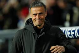 Luis Enrique tiene contrato con el PSG hasta 2025 y su club sigue vivo en la Champions League.