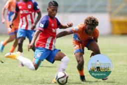 Duelo entre Olimpia y Upnfm en la final de reservas U-18. Foto: Archivo