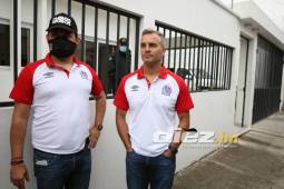 Pablo Lavallén previo a la salida con el Olimpia rumbo a Estados Unidos.