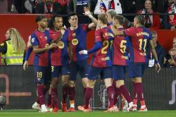 Barcelona, con un jugador menos, golea al Sevilla en el Sánchez Pizjuán y se acerca al liderato de LaLiga de España