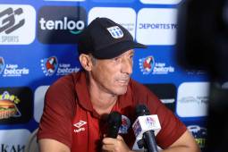 Pedro Troglio superó al récord que tenía Olimpia de 1968-41 al llegar a 41 partidos invictos en Liga Nacional. FOTO: Esaú Ocampo