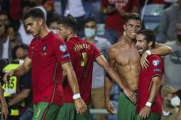 Portugal's forward Cristiano Ronaldo (2ndR) celebrates with his teammates after scoring a goal during the FIFA World Cup Qatar 2022 European qualifying round group A football match between Portugal and Republic of Ireland at the Algarve stadium in Loule, near Faro, southern Portugal, on September 1, 2021. (Photo by CARLOS COSTA / AFP)