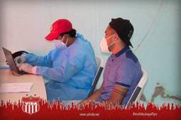 El futbolista José Escalante esperando su turno para realizar su test.