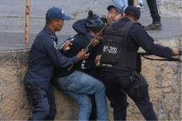 La policía arrestó a varios integrantes de la Barra la Revo de Motagua