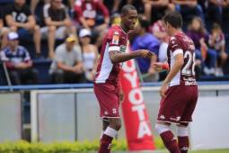 Jerry Bengtson llega en su mejor momento a la última etapa del campeonato en Costa Rica, donde el Saprissa busca el título. (Foto: La Nación).