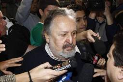 El expresidente de Santos, Luis Álvaro de Oliveira, tendrá que indemnizar al padre de Neymar.