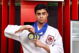 Carlos Salinas consiguió tres medallas de oro en el evento de Karate-Do en Houston, Texas.