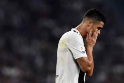 Juventus' Portuguese forward Cristiano Ronaldo reacts during the Italian Serie A football match Juventus vs Napoli on September 29, 2018 at the Juventus stadium in Turin. / AFP PHOTO / Marco BERTORELLO