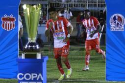 El delantero hondureño Luis Palma durante el juego entre Vida y Olimpia.