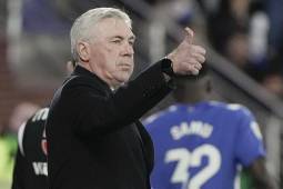 Ancelotti reforzaría la defensa del Real Madrid: espera la llamada y llegaría gratis al club