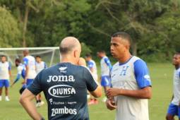 Rigoberto Rivas durante la sesión de entrenamiento de este martes con la Selección de Honduras.