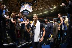 Stephen Curry es felicitado por el mundo del deporte en su cumpleaños que festejó en español.