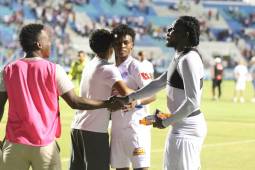 El delantero de 19 años debutó con gol en el juego de Olimpia ante Vida.