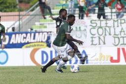 Wilmer Crisanto durante su juego ante Honduras Progreso en la jornada 13 del Torneo Apertura 2021.