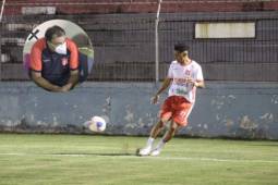 Fernando Mira no llevó a Luis Palma para el duelo ante Olimpia. Esta semana se define el futuro del chico de 21 años.