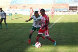 El futbolista Javier Portillo en uno de sus encuentros en el estadio Ceibeño ante el Platense. Foto: Edgar Witty