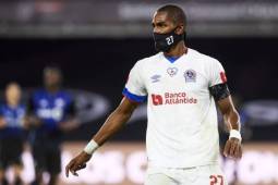 Jerry Bengtson anotó el primer gol del Olimpia desde el punto penal y abrir el camino para la goleada de los merengues.