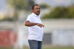 El DT de Real de Minas, Raúl Cáceres durante uno de sus encuentros en el Torneo Clausura 2020.