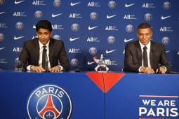 Kylian Mbappé aclaró en conferencia de prensa por qué decidió quedarse en el PSG y explicó su rol en el club.
