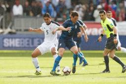 SAN JOSE, CA - FEBRUARY 02: Wil Trapp #6 of the United States spins away from Nestor Monge #5 of Costa Rica during their international friendly match at Avaya Stadium on February 2, 2019 in San Jose, California. Lachlan Cunningham/Getty Images/AFP