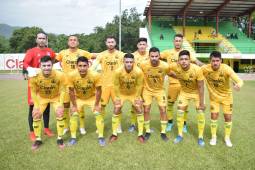 Erick Andino, el ariete hondureño posa en su primera fotografía con el Guastatoya de la Primera División de Guatemala.