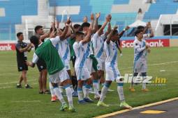 Futbolistas de Guatemala celebrando su clasificación a los cuartos de final. Foto: Andro Rodríguez.