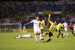 Olimpia enfrentando a Real España en el duelo por la segunda jornada del Torneo Clausura 2020.