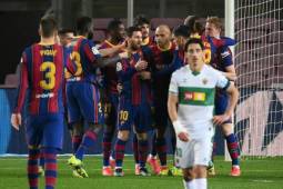 Messi llevó al Barcelona al triunfo ante el Elche en juego atrasado de la Liga de España.