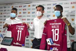Darixon Vuelto y Victor Medina en el día de su presentación en Saprissa.