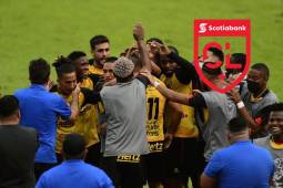 Plantilla de Real España celebrando su anotación ante Upnfm.