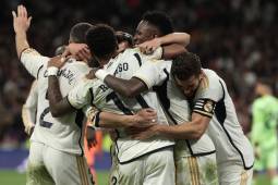 Con dobletes de Vinicius y Rodrygo, y otro tanto de Carvajal, Real Madrid goleó al Valencia en su estadio.