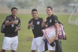 Los jugadores de Olimpia posando sonrientes para el lente de DIEZ. (FOTO: Juan Salgado)