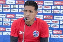 Michael Chirinos reconoce bajo nivel del Olimpia y advierte lo que pasará en la Seleción: “No hay nadie, solo Derek”