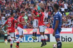 Alajuelense se impuso ante el Cartaginés y se mantiene más líder que nunca en el campeonato de Costa Rica.
