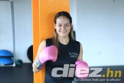 La exboxeadora hondureña Ángela Miranda ahora es entrenadora personal en un gimnasio de la capital. Fotos Ronal Aceituno.