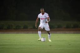 Brayan Beckeles durante el juego de Olimpia ante Municipal.