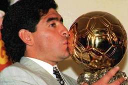 El Balón de Oro que ganó Maradona en 1986 será subastado en París.