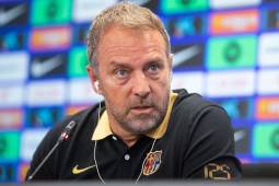 Hansi Flick lo entrenó y le pidió al Barcelona ficharlo: queda libre en 2025